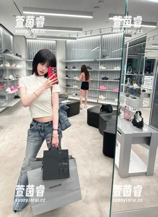 解锁Tiny Asa的高清女学生写真作品，免费下载你的校园少女心，满满少女感！